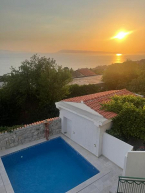 Villa Stella Podgora with heated pool